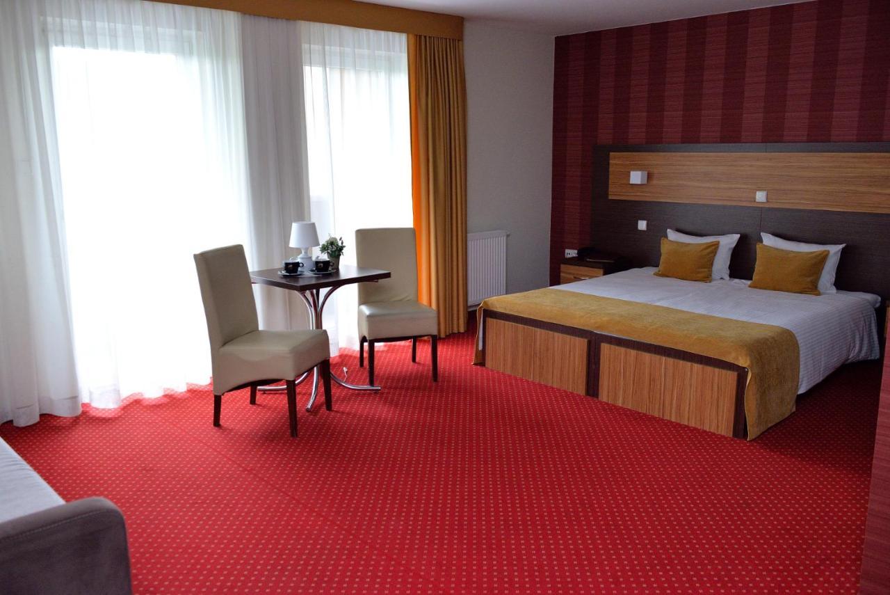 Quest Hotel - Dawniej Hotel Planeta 브르제스코 외부 사진