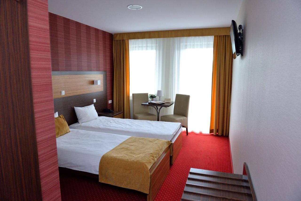 Quest Hotel - Dawniej Hotel Planeta 브르제스코 외부 사진